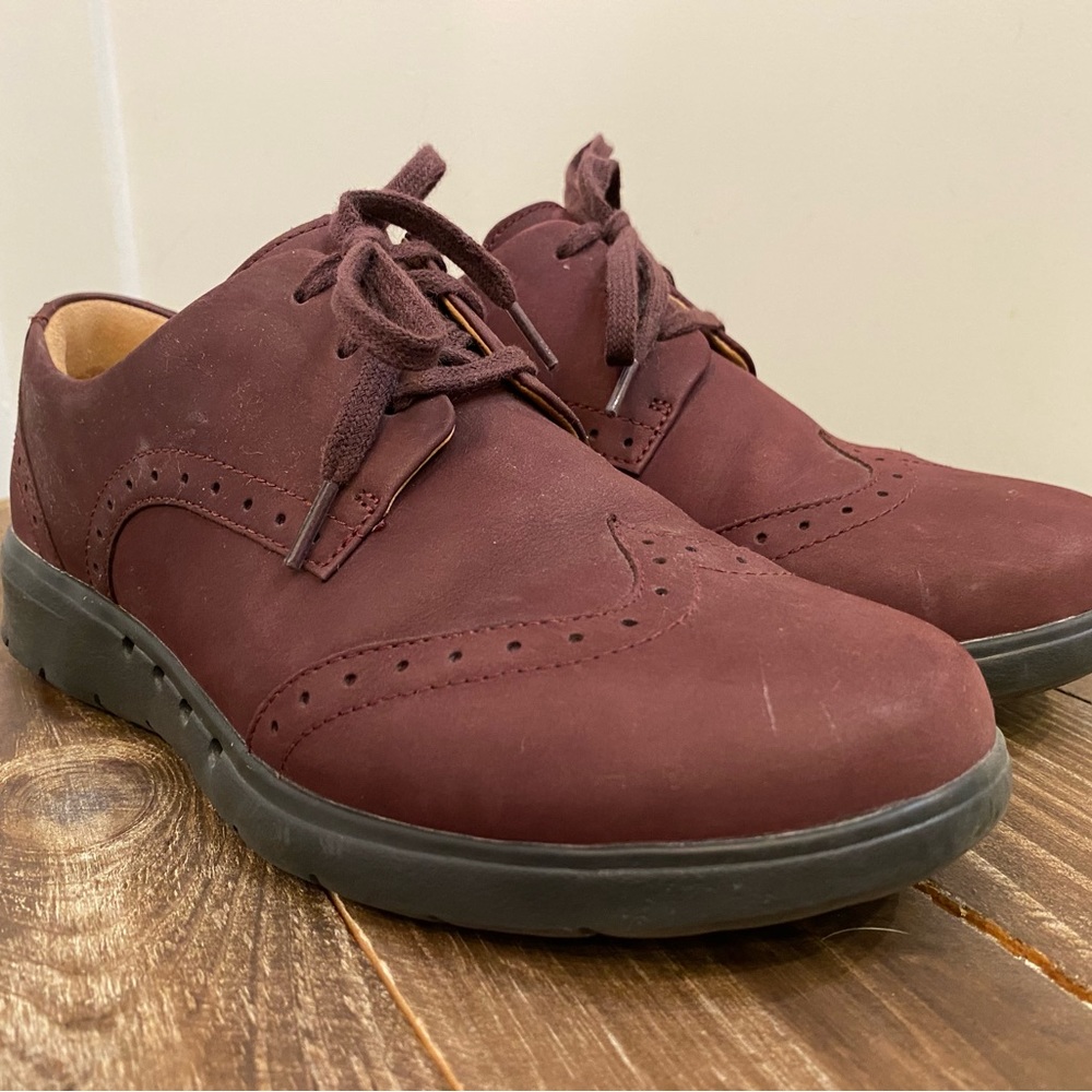 Clarks suede wing tip shoes size 7